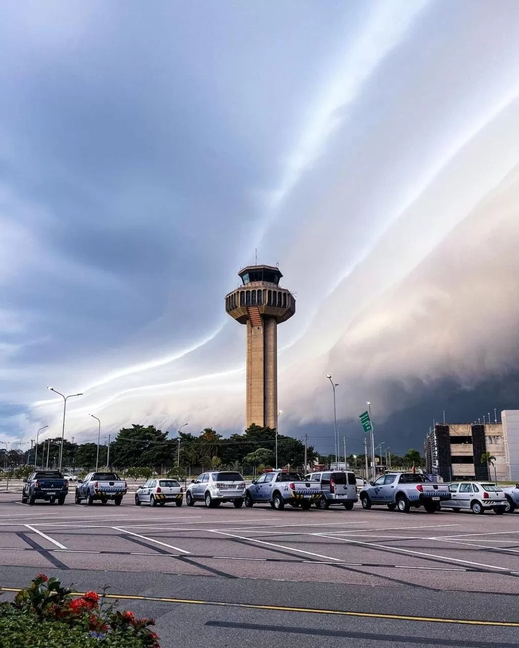 Aeroporto de Viracopos - Campinas. Poderia ser a Aurora Boreal - CHM Transportes